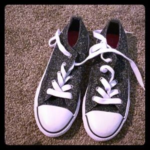 A pair of gently used Airwalk Sneakers.